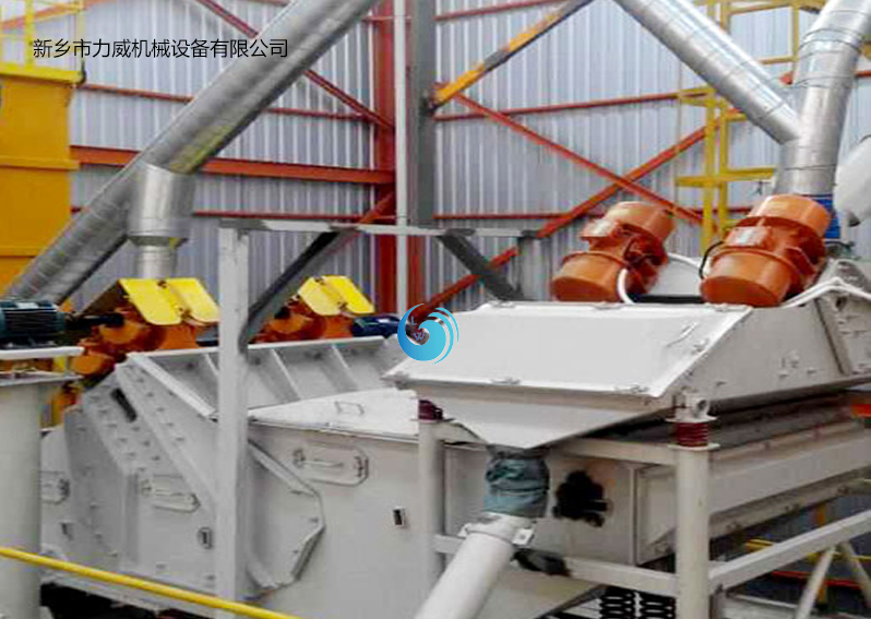 布料器振動篩機制砂分級現場