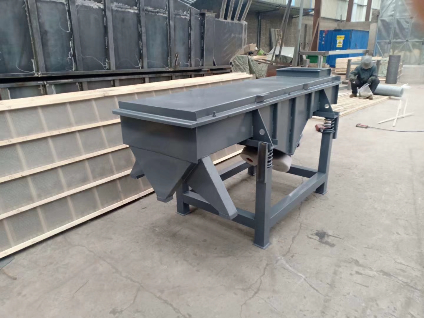 耐火材料使用那些振動(dòng)篩進(jìn)行物料分級(jí)