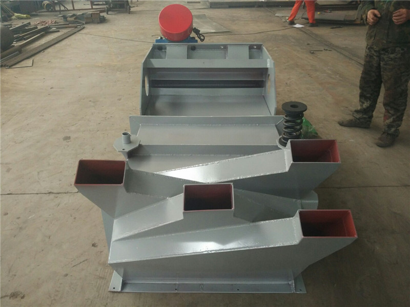 燒烤碳篩除小顆粒直線篩怎么選擇