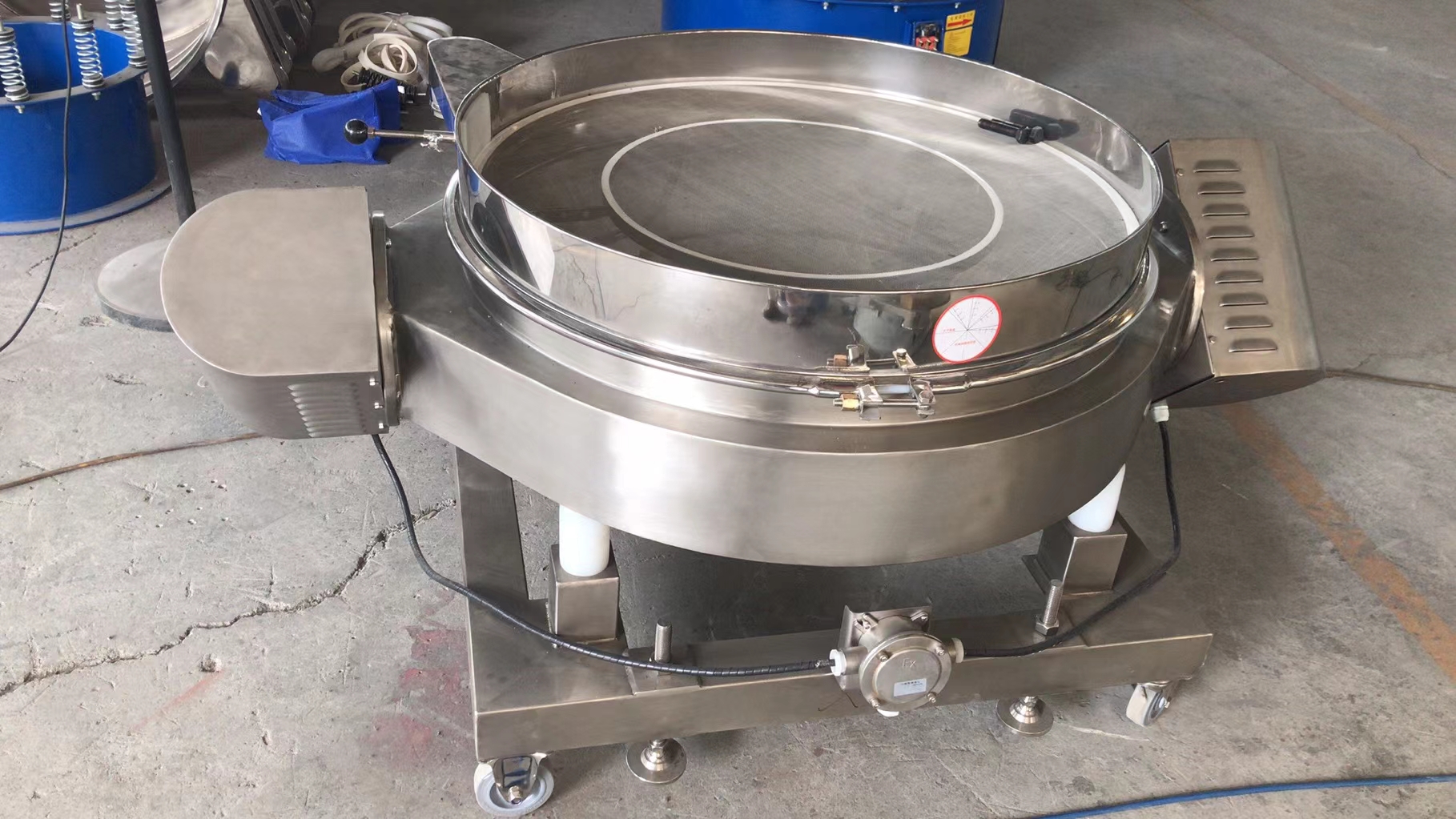 關于三次元旋振篩篩分設備的屬性